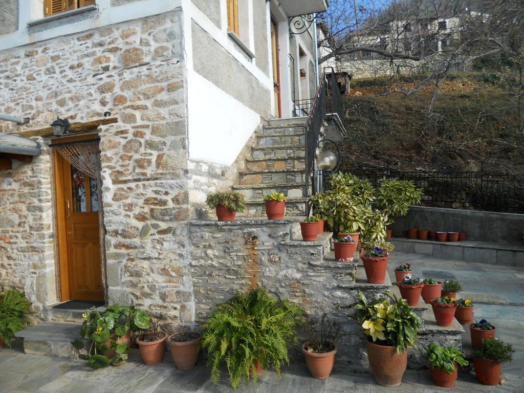 Sarafis Guesthouse Agios Lavrentios 外观 照片